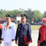 USAI PELAKSANAAN KEGIATAN UPACA BENDERA 17 AGUSTUS 2025, BUPATI TANGERANG MEMBERIKAN PENGHARGAAN PADA PETRAN. 2ce1b831-396d-4c24-8b75-09646ce6ee4f